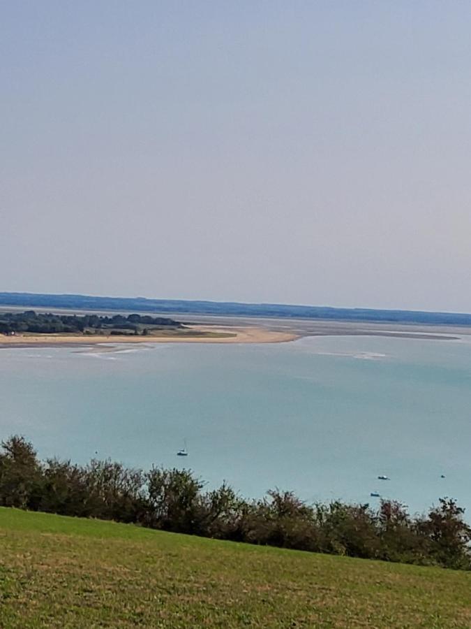 Chez Jollyjune, A Moins D'Une Heure Du Mont Saint Michel Champeaux Buitenkant foto